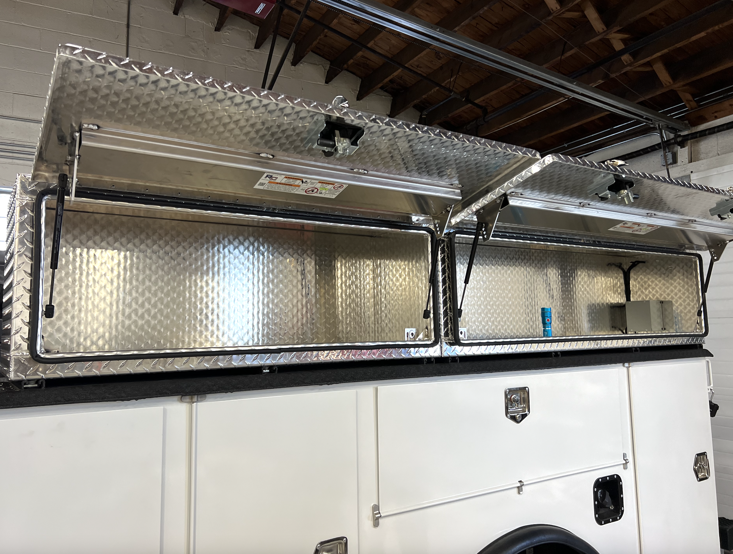 Lightning Bolt® Lock Pin "L" Bracket Kit (Compartment Door)